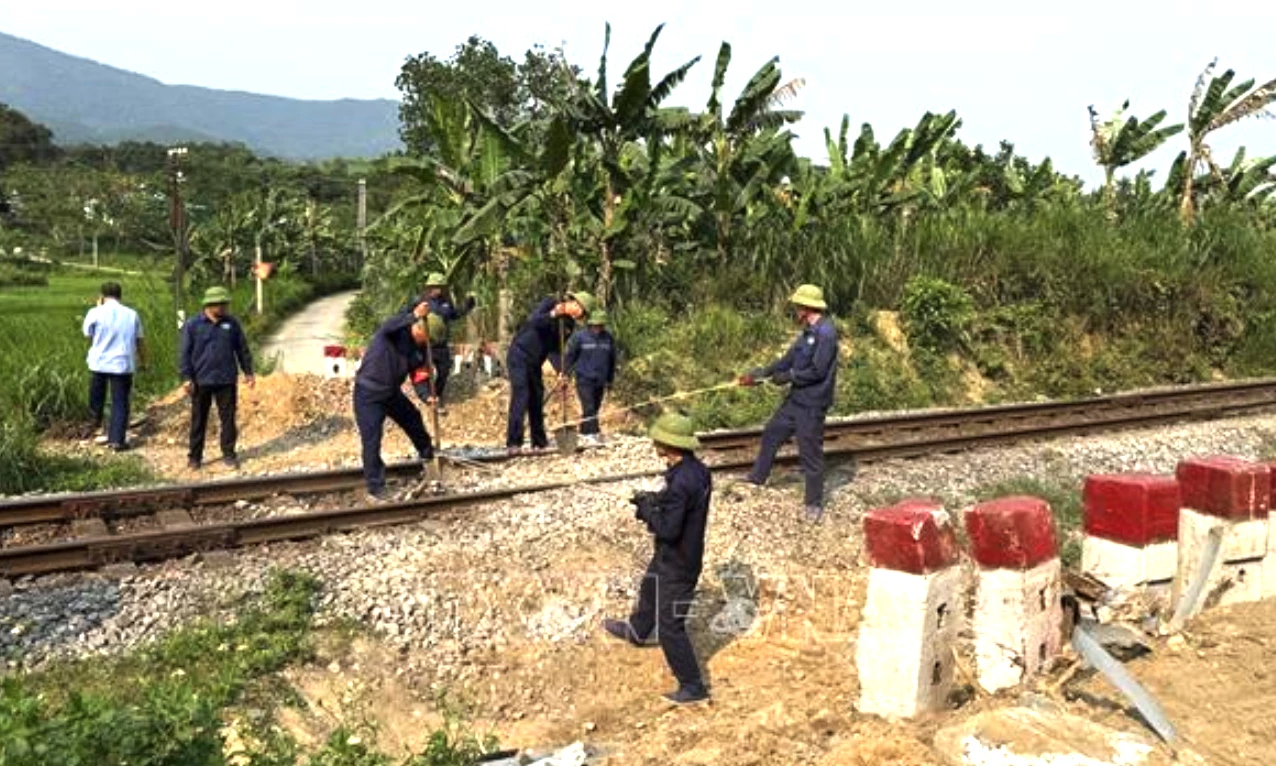 Trên tuyến đường sắt đi qua địa bàn tỉnh Quảng Trị có chiều dài hơn 250km, hiện vẫn còn lối đi tự mở chưa được xử lý. Ảnh tư liệu: Thanh Thuỷ/TTXVN