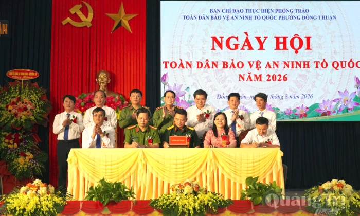 Đồng chí Thứ trưởng Bộ Công an dự 'Ngày hội toàn dân bảo vệ an ninh Tổ quốc' tại phường Đồng Thuận