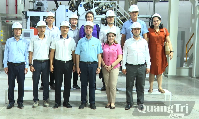 Đoàn công tác Đại sứ quán Cuba tại Việt Nam tham quan Khu công nghiệp Quán Ngang
