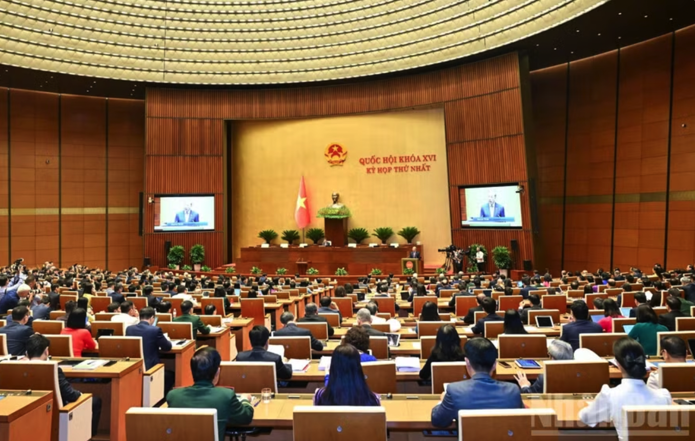Tại kỳ họp thứ nhất, Quốc hội khóa XVI, nhiều chủ trương, vấn đề có ý nghĩa chiến lược, tạo không gian phát triển mới đã được thảo luận, xem xét kỹ lưỡng và ban hành kịp thời. (Ảnh: THỦY NGUYÊN)