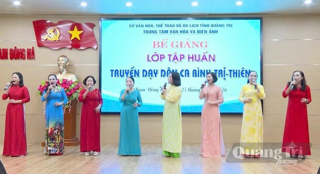 Lớp tập huấn “Truyền dạy dân ca Bình Trị Thiên” ở phường Nam Đông Hà - Ảnh: A.T