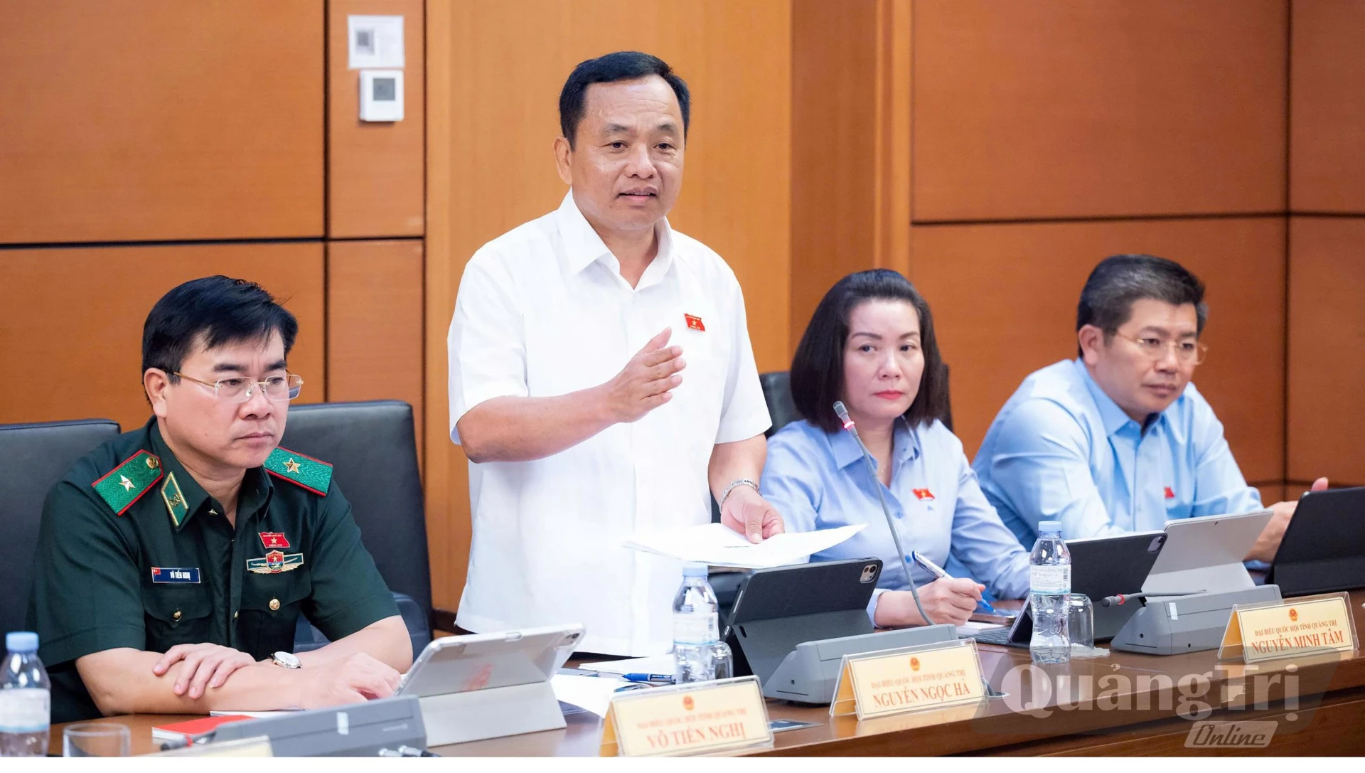 Đồng chí đồng chí Nguyễn Ngọc Hà, Phó Chủ nhiệm Ủy ban Quốc phòng và An ninh thảo luận tại tổ - Ảnh: N.M