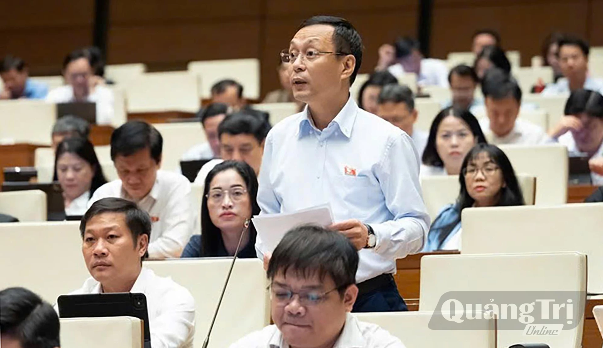 Đồng chí Hoàng Nam Hải, Ủy viên chuyên trách Ủy ban Dân nguyện và Giám sát của Quốc hội thảo luận về dự thảo Bộ luật Tố tụng hình sự (sửa đổi) - Ảnh: N.M