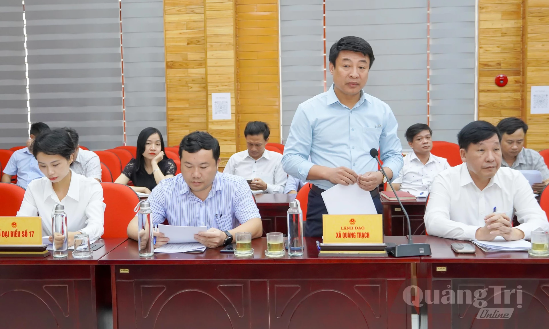 Đại diện lãnh đạo UBND xã Quảng Trạch báo cáo tại buổi làm việc - Ảnh: N.H