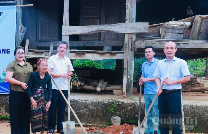 Để đồng bào dân tộc thiểu số an cư