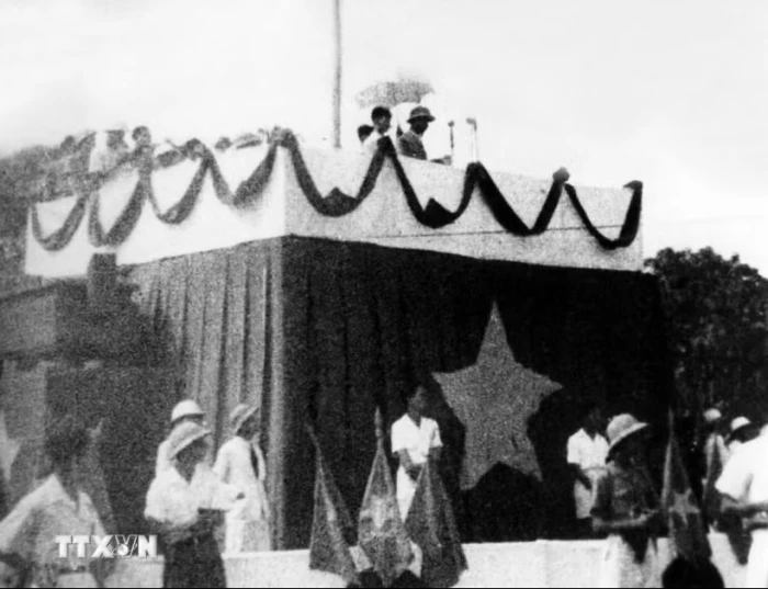 Vai trò to lớn của Chủ tịch Hồ Chí Minh trong Cách mạng Tháng Tám 1945