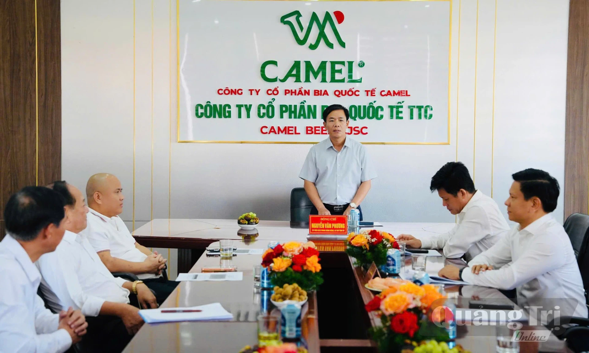 Bí thư Tỉnh ủy Nguyễn Văn Phương đề nghị các sở, ngành chủ động tháo gỡ vướng mắc để hỗ trợ doanh nghiệp phát triển - Ảnh: Mỹ Nhị