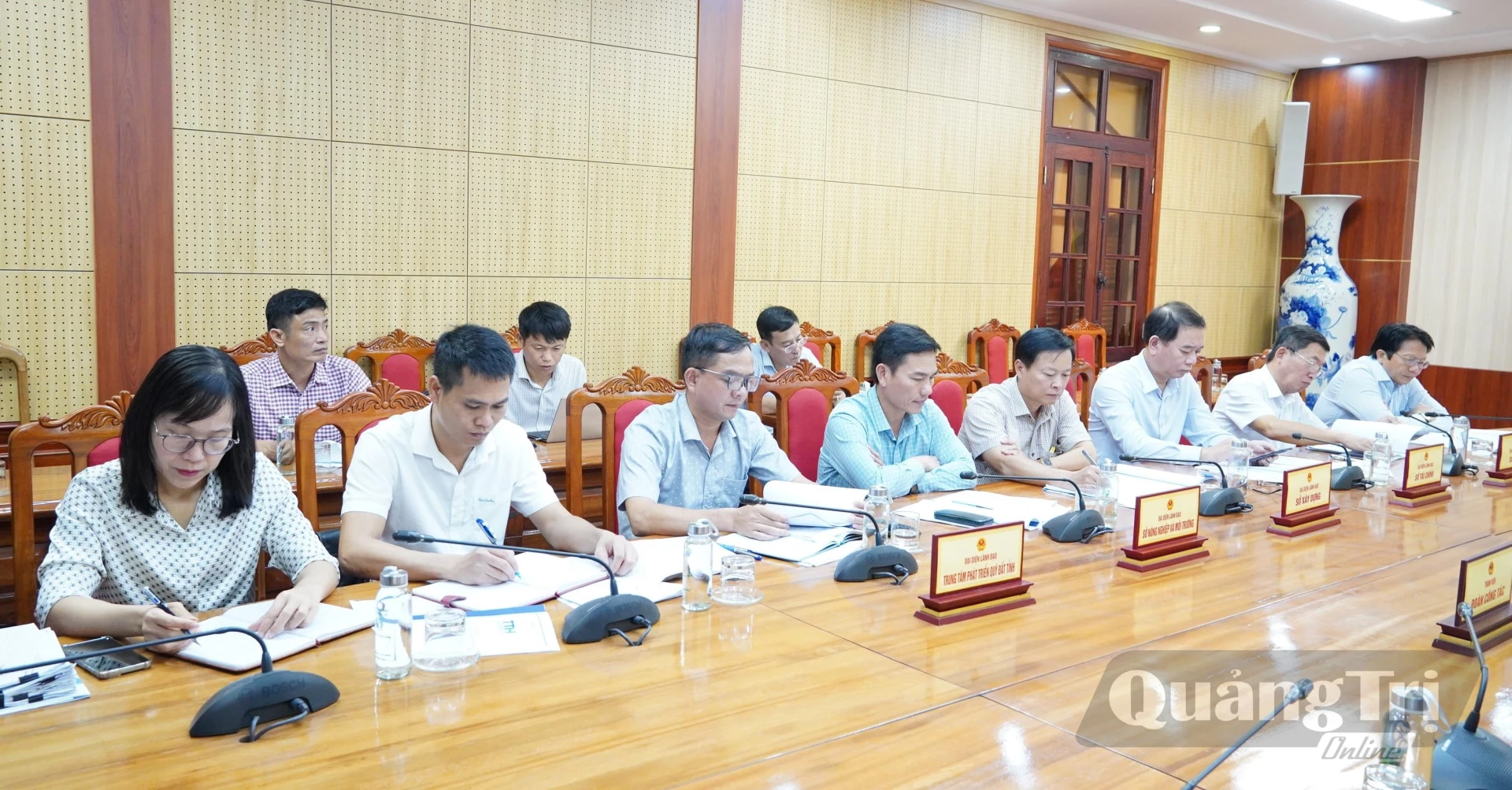 Đại biểu tham dự buổi làm việc - Ảnh: Q.V