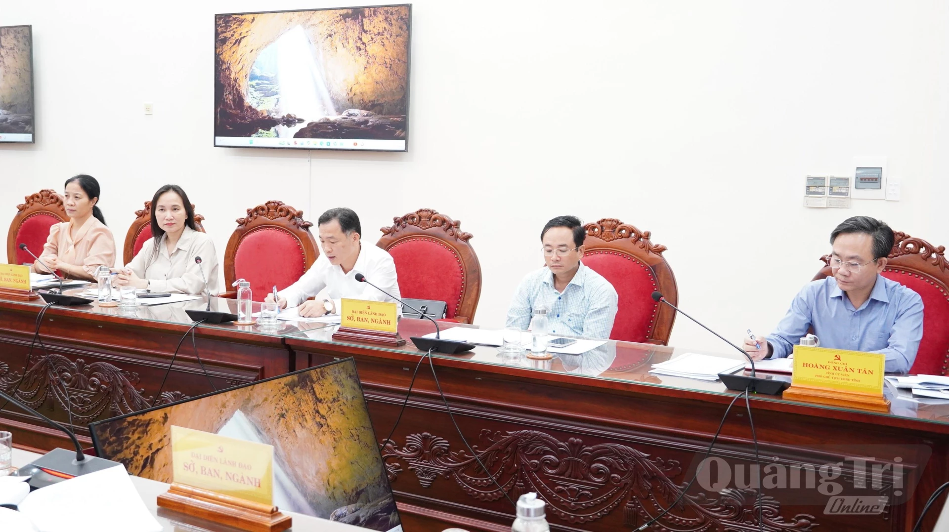 Đại biểu tham dự buổi làm việc - Ảnh: Q.V