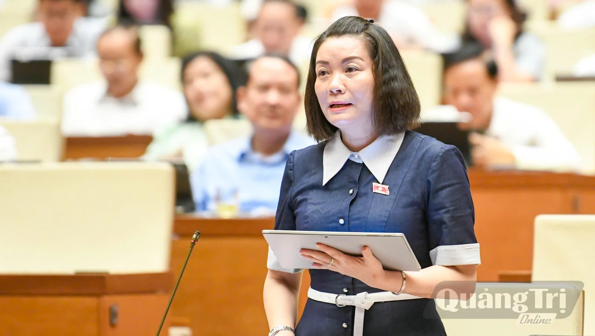 Đồng chí Nguyễn Minh Tâm, Phó trưởng đoàn chuyên trách Đoàn ĐBQH tỉnh thảo luận về dự thảo Luật sửa đổi, bổ sung một số điều của Luật Xuất bản năm 2012 - Ảnh: N.M