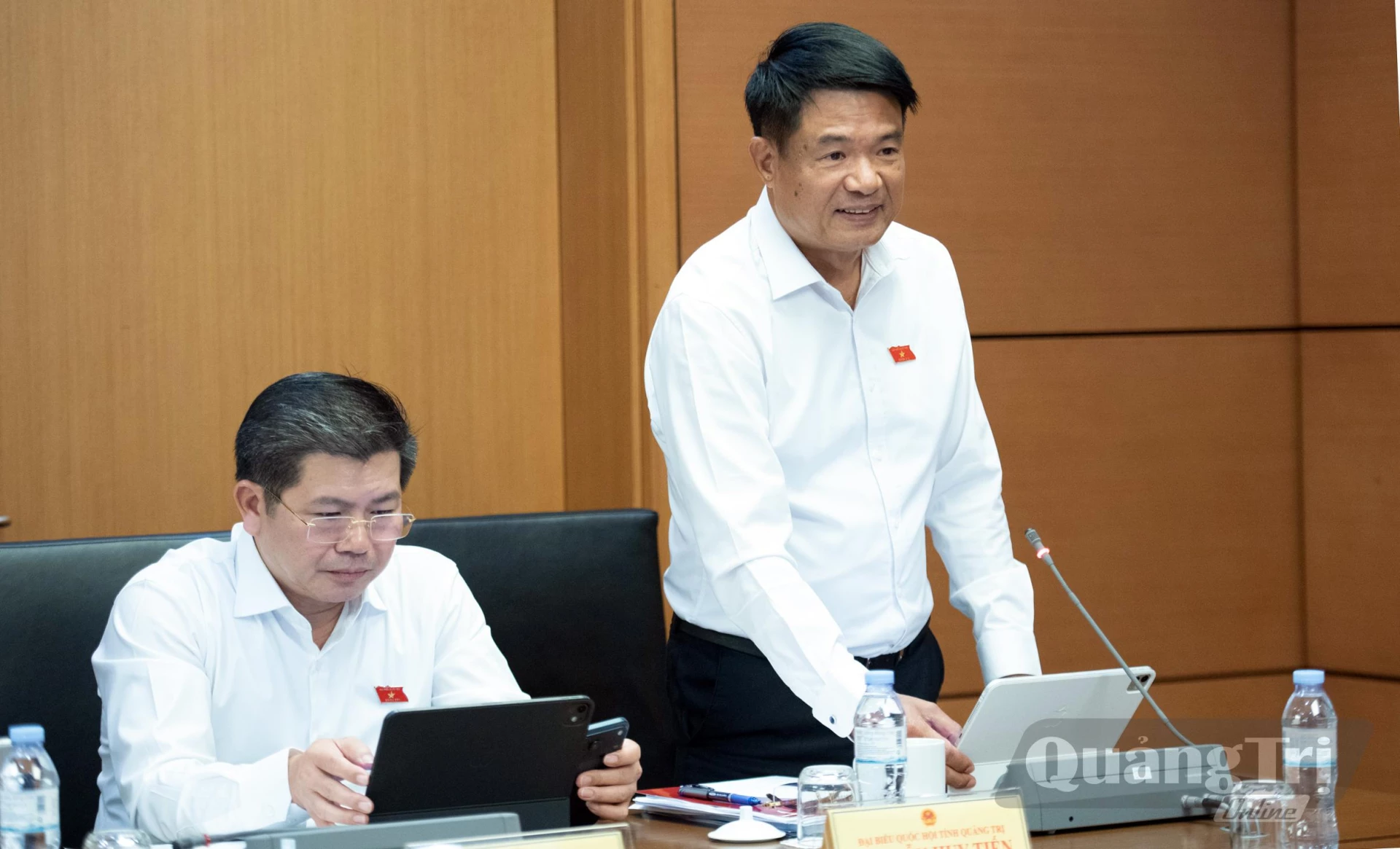 Đồng chí Nguyễn Huy Tiến, Ủy viên Trung ương Đảng, Viện trưởng Viện kiểm sát Nhân dân tối cao thảo luận tại phiên họp - Ảnh: CTV
