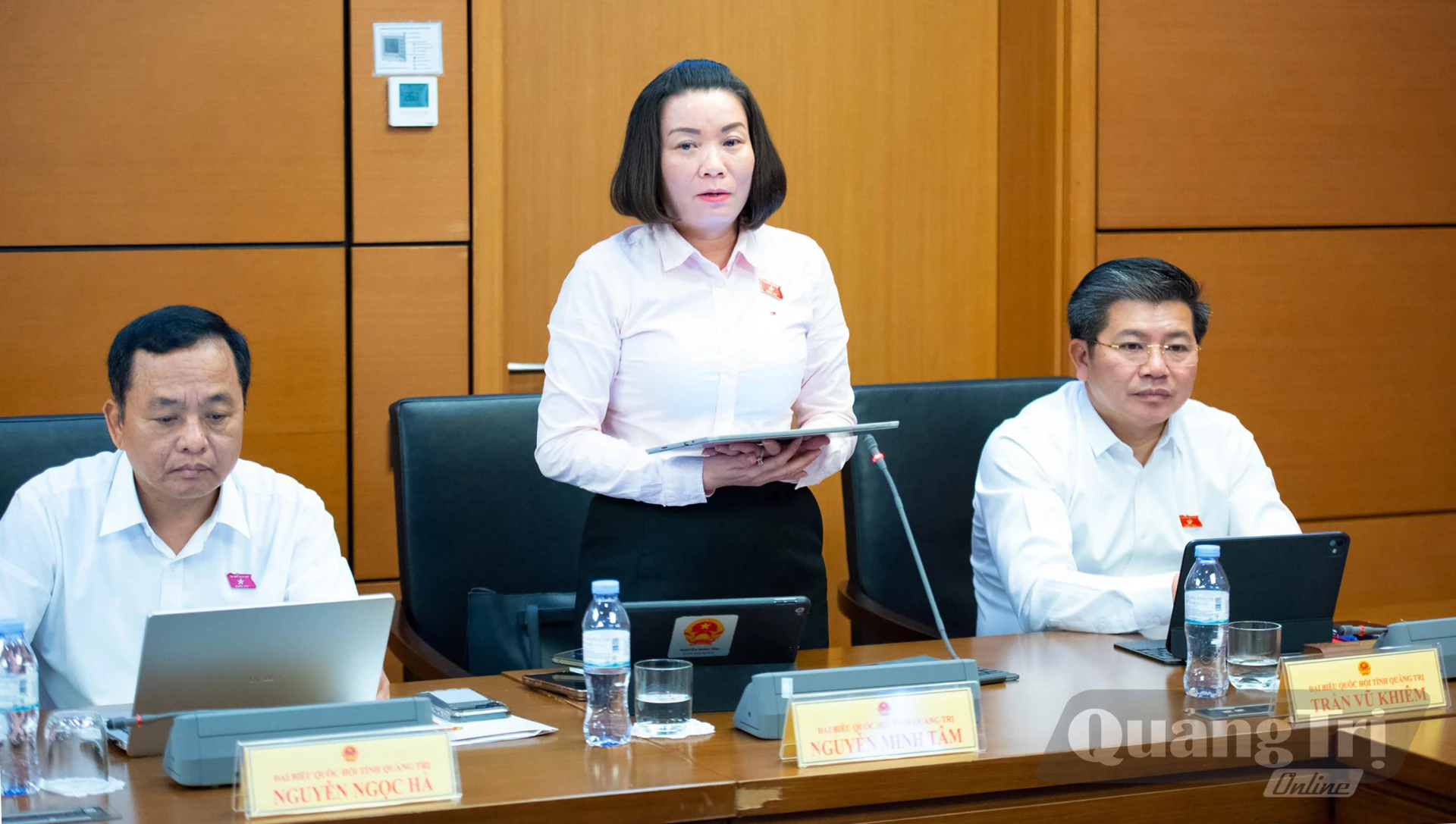 Đồng chí Nguyễn Minh Tâm, Phó Trưởng đoàn chuyên trách Đoàn ĐBQH tỉnh góp ý dự thảo Luật Ngân sách nhà nước (hợp nhất) - Ảnh: N.M

