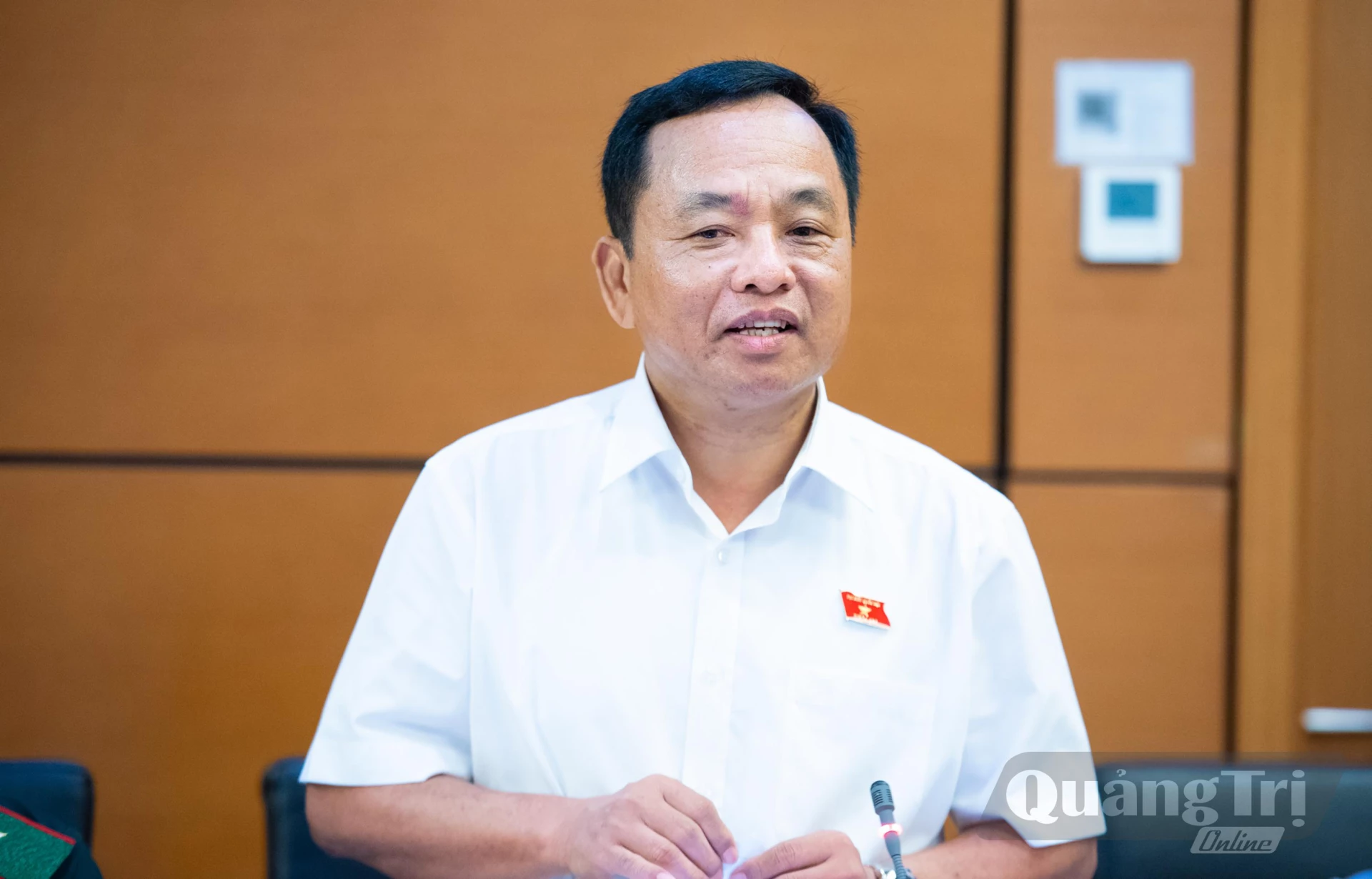 Đồng chí Thiếu tướng Nguyễn Ngọc Hà, Phó Chủ nhiệm Ủy ban Quốc phòng và An ninh thảo luận tại tổ - Ảnh: N.M