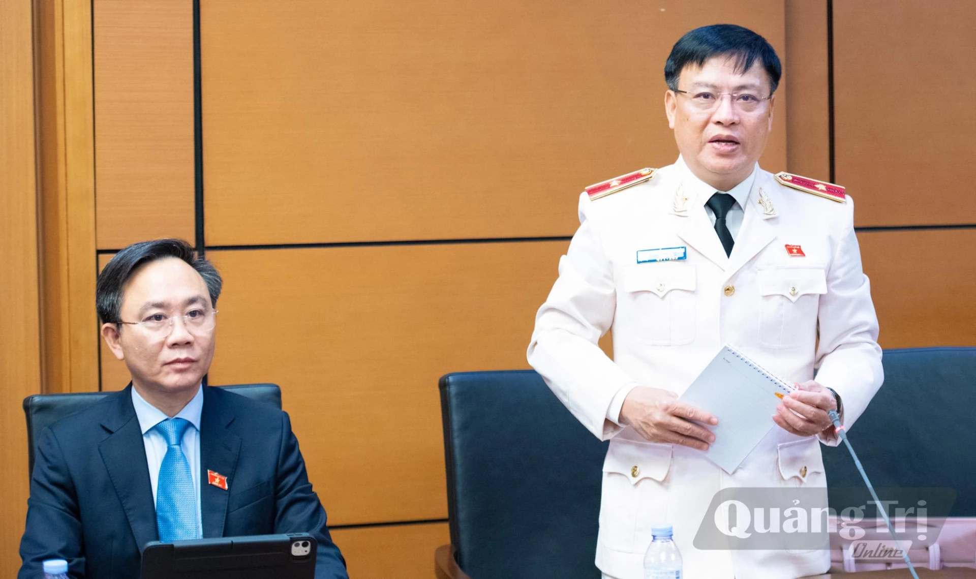 Đồng chí Thiếu tướng Nguyễn Thanh Liêm, Ủy viên Ban Thường vụ Tỉnh ủy, Giám đốc Công an tỉnh thảo luận tại tổ - Ảnh: N.M