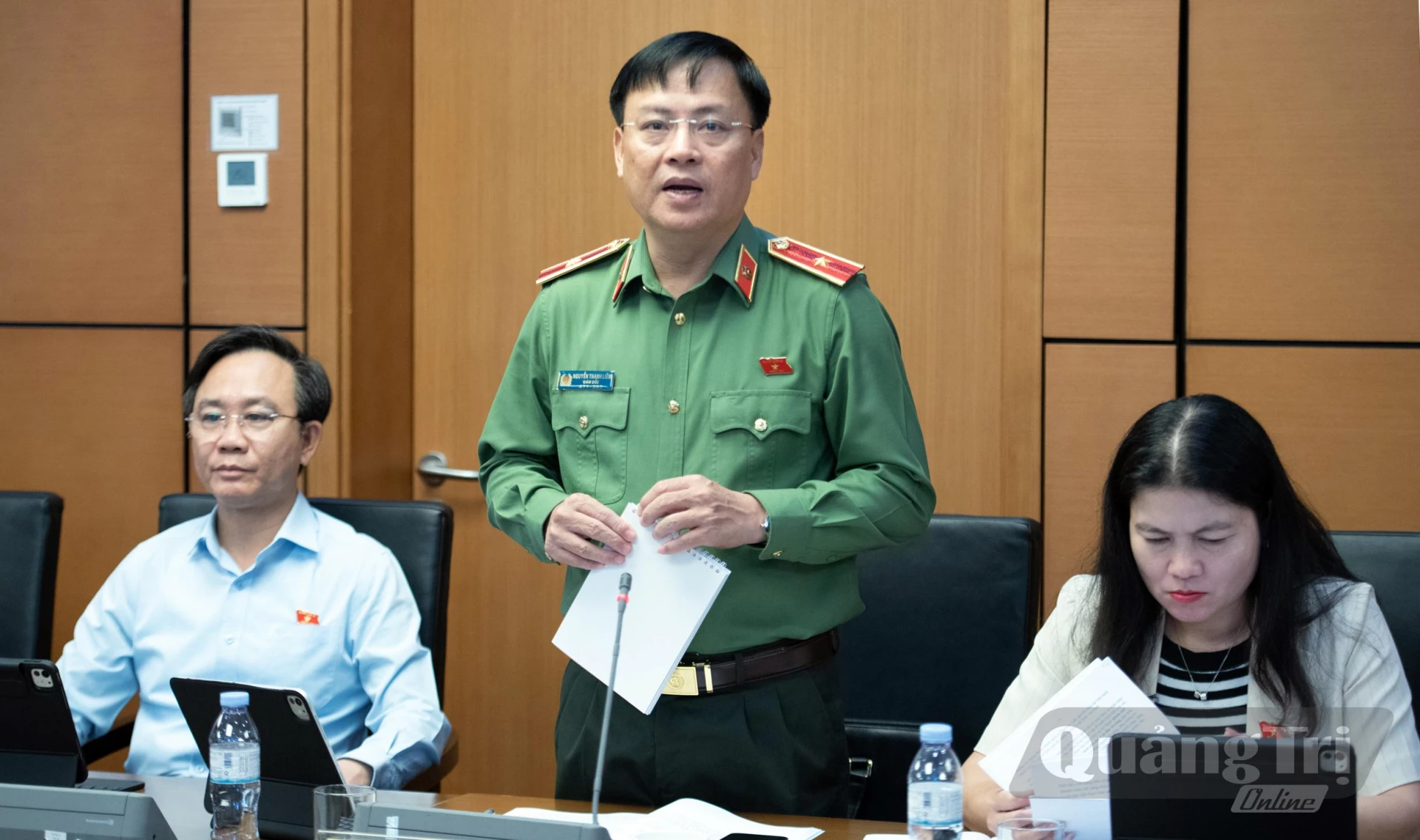 Đồng chí Nguyễn Thanh Liêm, Ủy viên Ban Thường vụ Tỉnh ủy, Thiếu tướng, Giám đốc Công an tỉnh thảo luận tại phiên họp - Ảnh: CTV