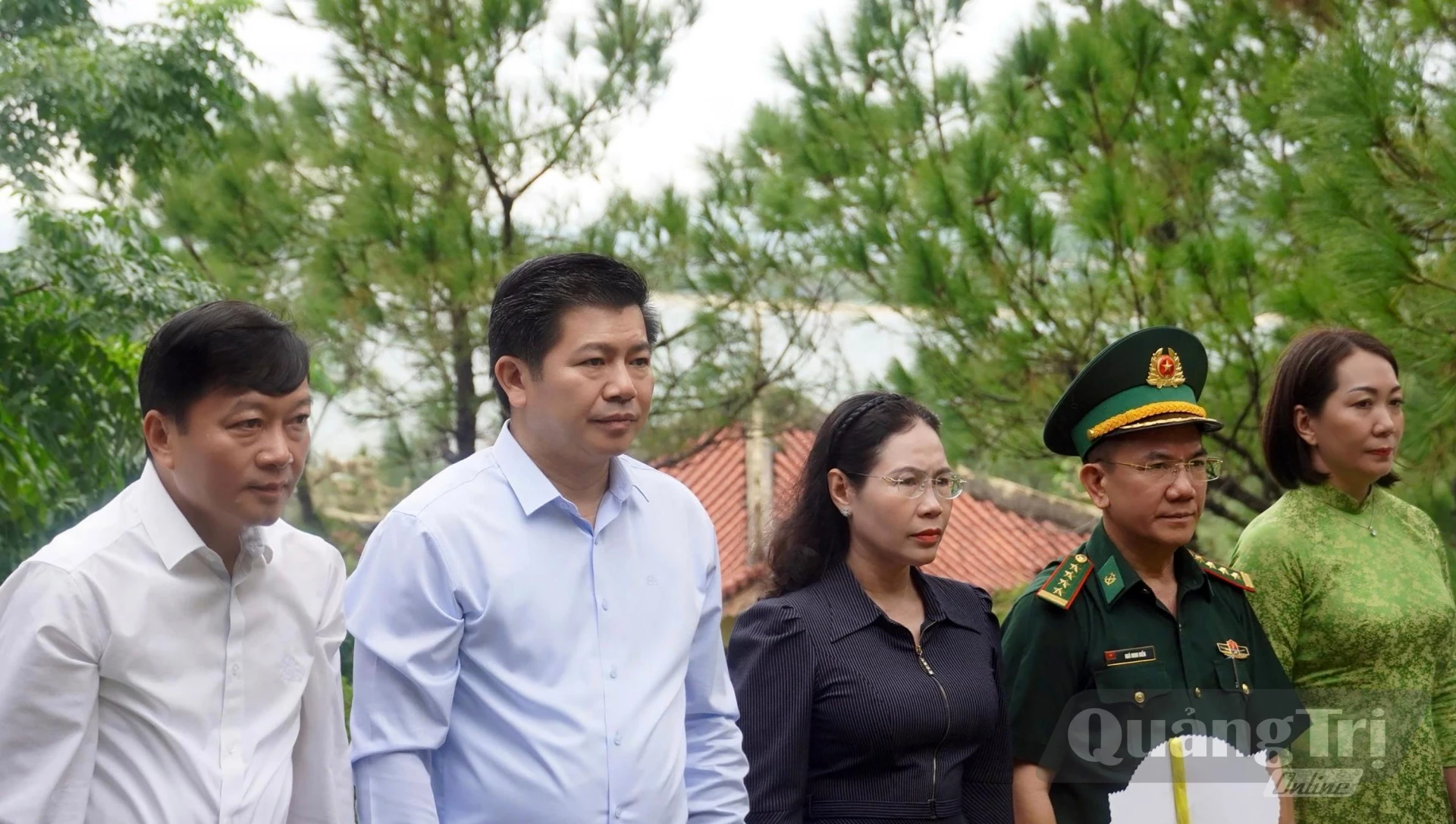 Các đại biểu tri ân tưởng nhớ Đại tướng Võ Nguyên Giáp - Ảnh: N.M