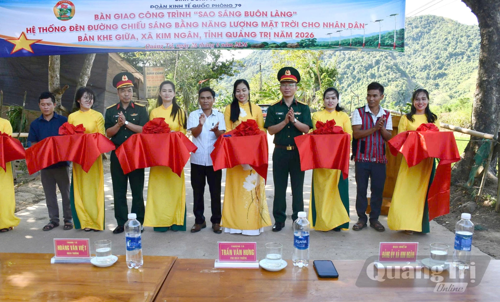 Một hoạt động hỗ trợ của Đoàn KTQP 79 đối với các địa phương lân cận khu vực sản xuất của đơn vị - Ảnh: V.M 
