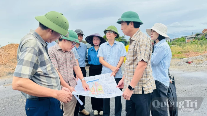 Đồng chí Phó Chủ tịch Thường trực UBND tỉnh kiểm tra các dự án trên địa bàn phường Đông Hà