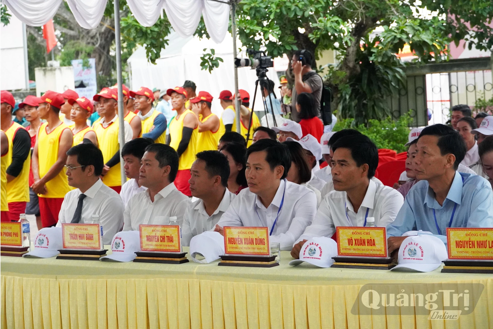 Các đại biểu tham dự lễ hội - Ảnh: L.Chi