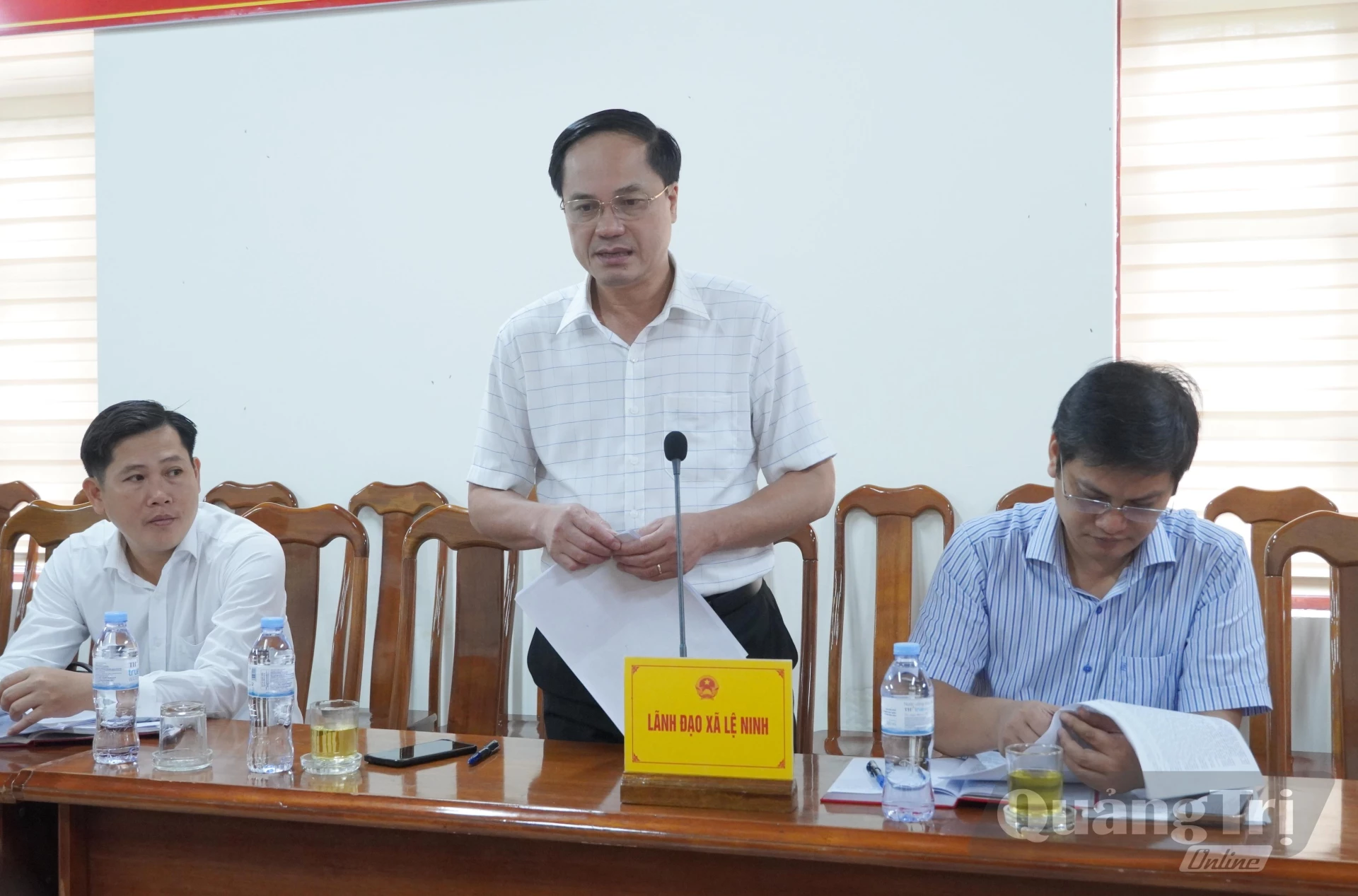 Đại diện lãnh đạo UBND xã Lệ Ninh báo cáo tại buổi làm việc - Ảnh: H.L