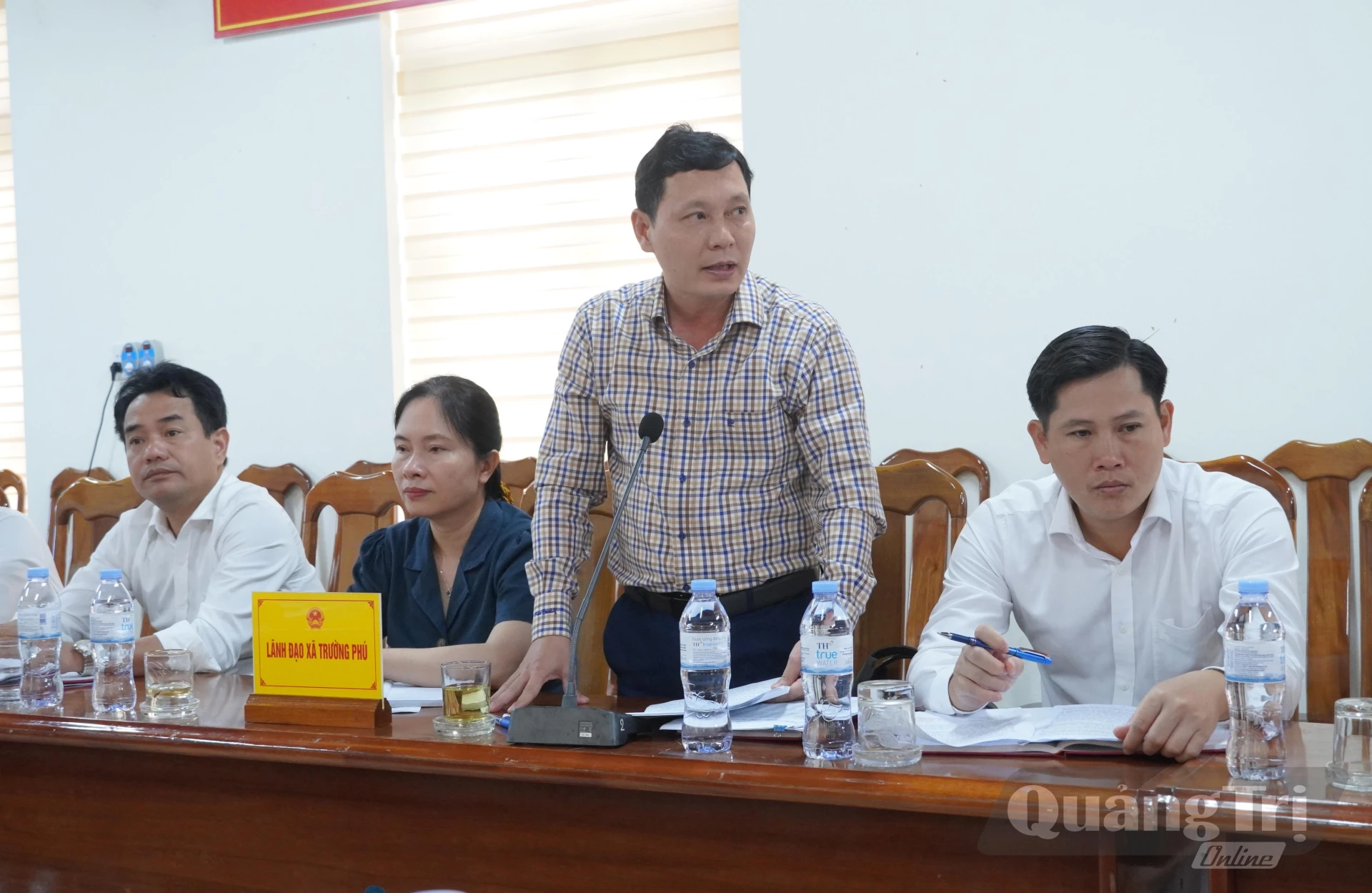 Đại diện lãnh đạo UBND xã Trường Phú báo cáo tại buổi làm việc - Ảnh: H.L