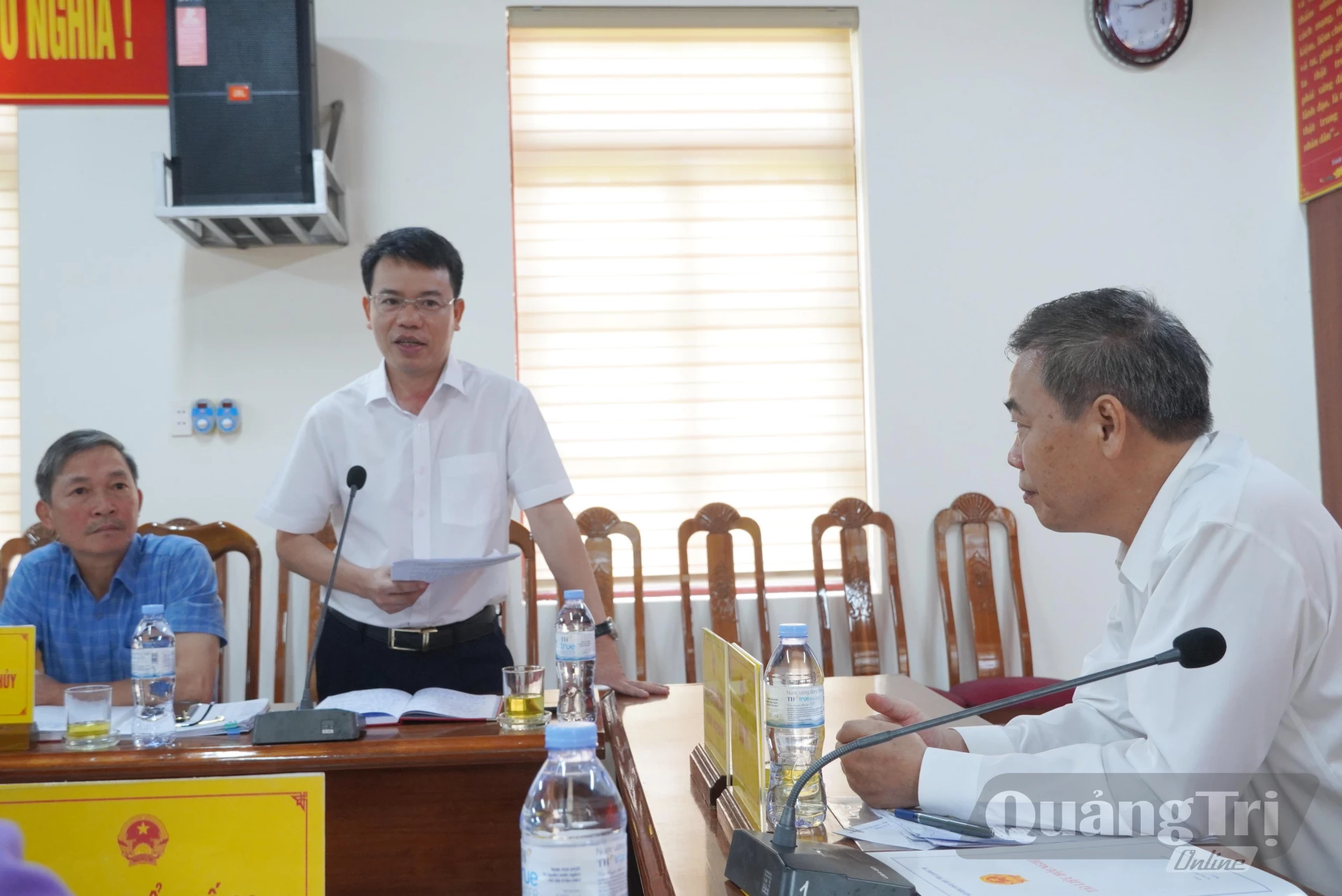 Đại diện lãnh đạo Đảng ủy xã Lệ Thủy phát biểu tại buổi làm việc - Ảnh: H.L