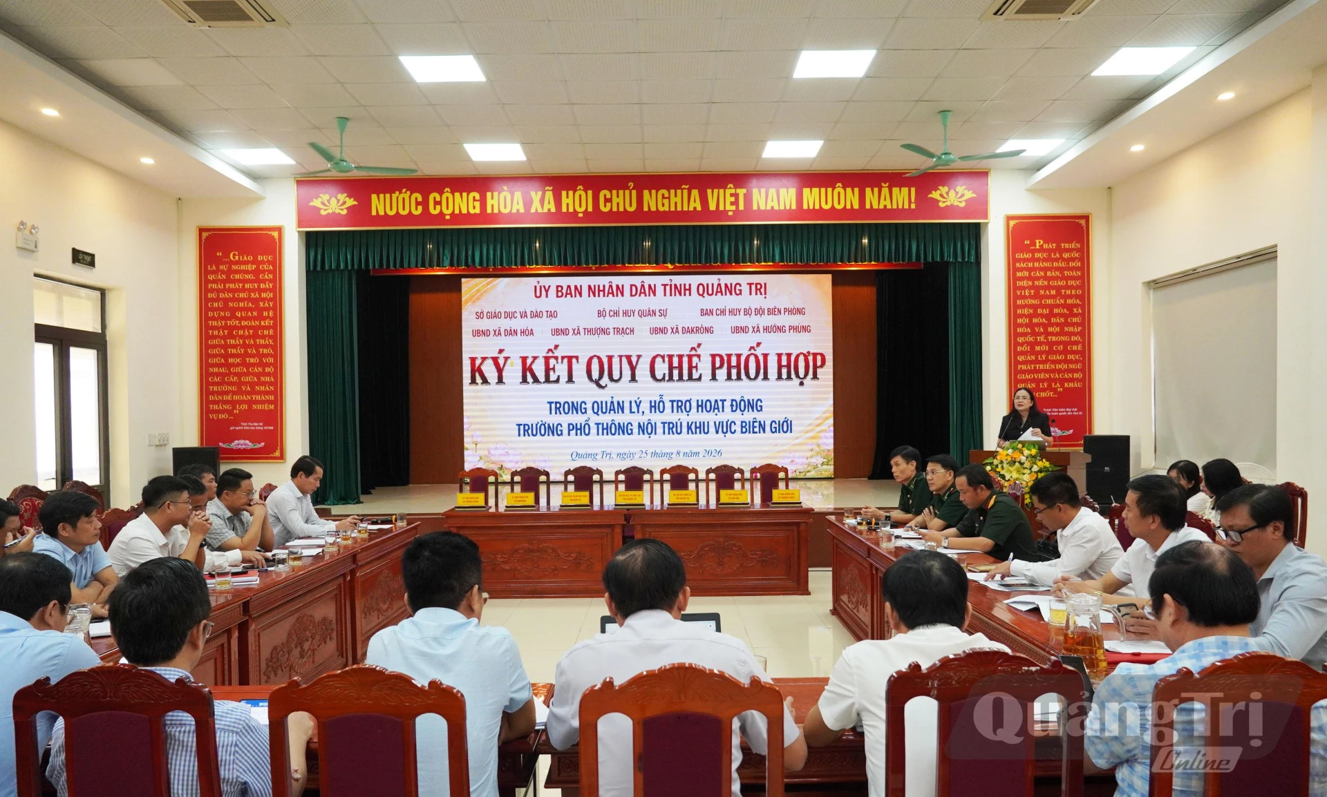 Sở GD-ĐT và các ngành, đơn vị, địa phương thảo luận các nội dung của quy chế phối hợp - Ảnh: Nh. V