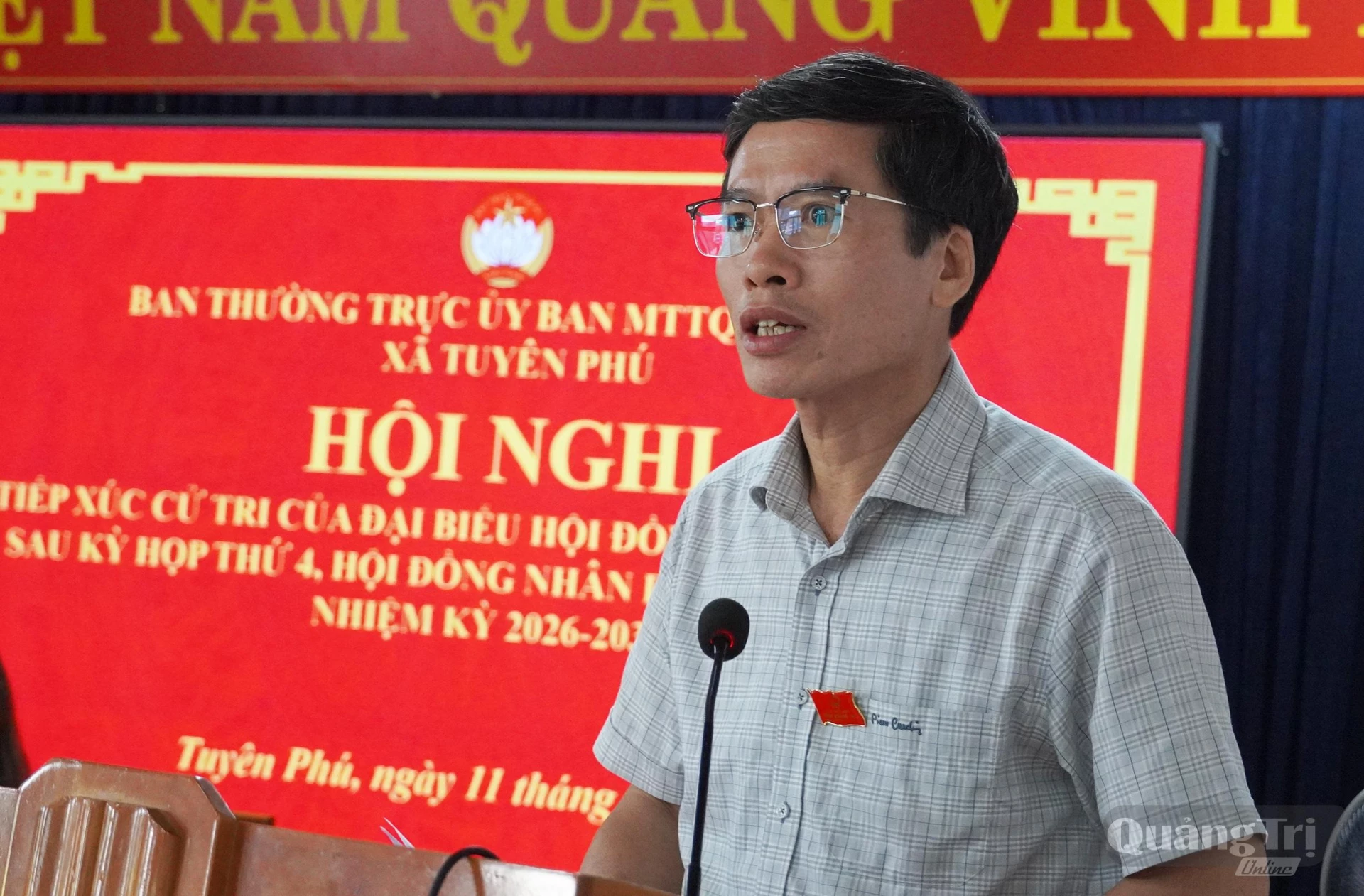 Đại diện Tổ đại biểu HĐND tỉnh báo cáo giải trình một số kiến nghị đã được cử tri phản ánh - Ảnh: X.P

