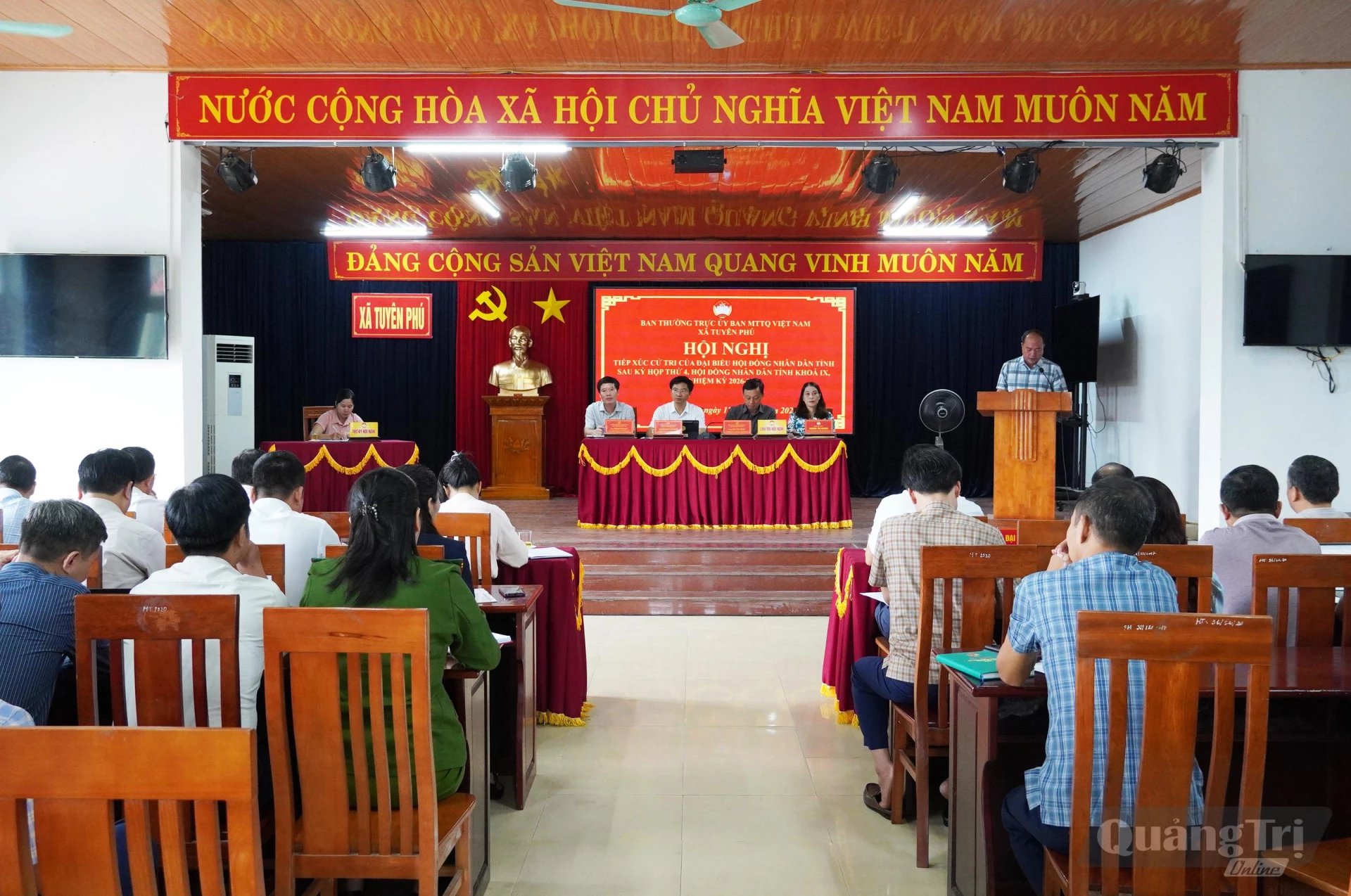 Đại biểu HĐND tỉnh tiếp xúc cử tri sau kỳ họp thứ 4 tại xã Tuyên Phú - Ảnh: X.P