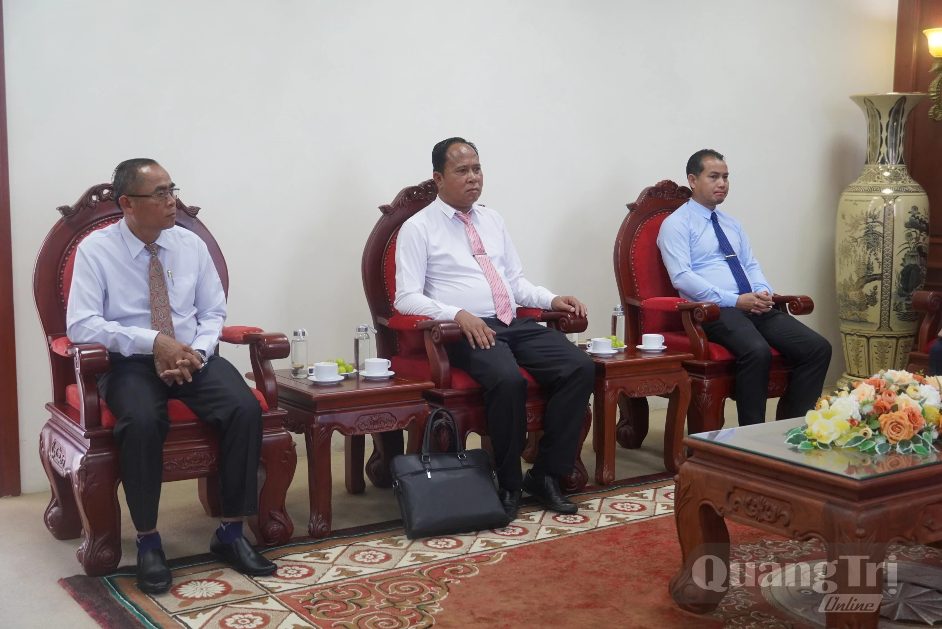 Đại biểu dự buổi tiếp - Ảnh: N.M