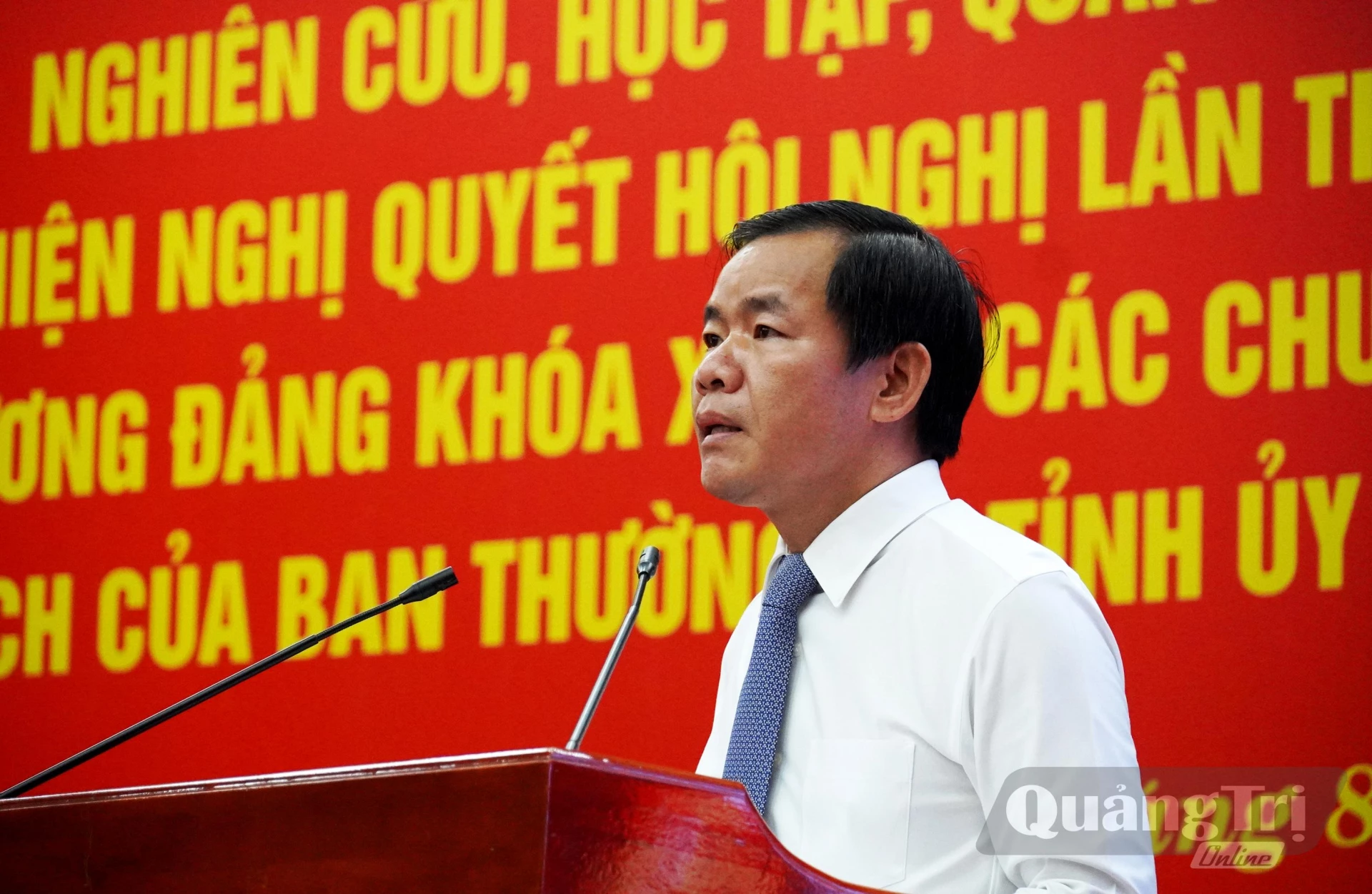 Đồng chí Nguyễn Văn Phương, Bí thư Tỉnh ủy quán triệt các nội dung cốt lõi, điểm mới, trọng tâm của các nghị quyết, kết luận, quy định được thông qua tại Hội nghị Trung ương 3 - Ảnh: X.P