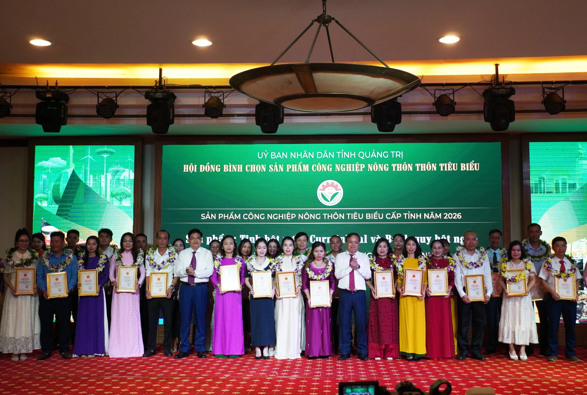 Tôn vinh và trao giấy chứng nhận sản phẩm công nghiệp nông thôn tiêu biểu năm 2026