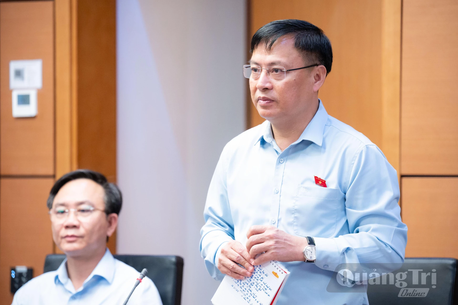 Đồng chí Thiếu tướng Nguyễn Thanh Liêm, Ủy viên Ban Thường vụ Tỉnh ủy, Giám đốc Công an tỉnh thảo luận tại tổ - Ảnh: N.M