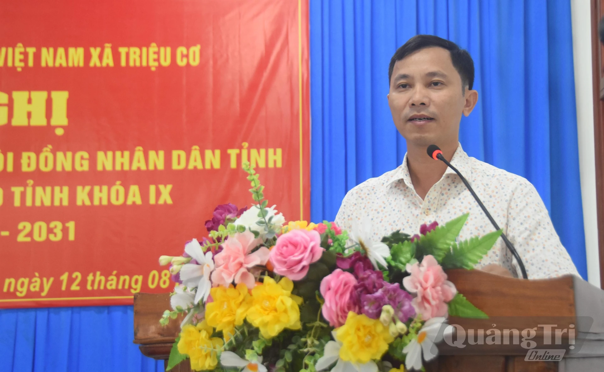 Lãnh đạo xã Triệu Cơ giải đáp một số nội dung cử tri quan tâm - Ảnh: Đ.V