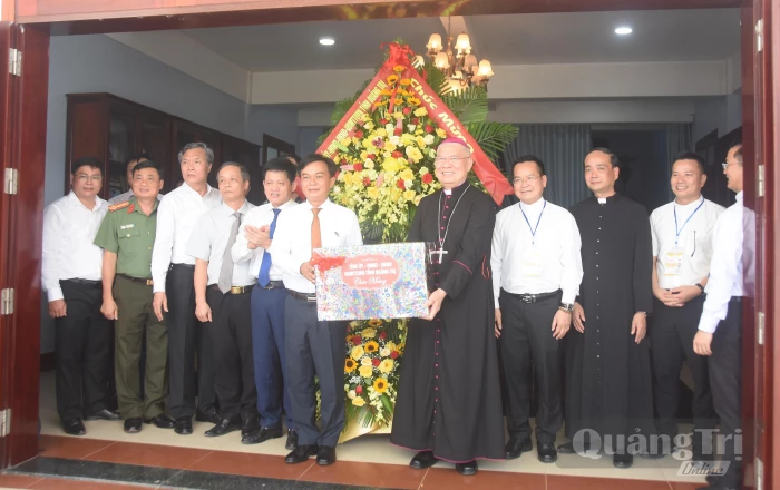 Các đồng chí lãnh đạo tỉnh thăm, chúc mừng Đại hội hành hương Đức mẹ La Vang lần thứ 32