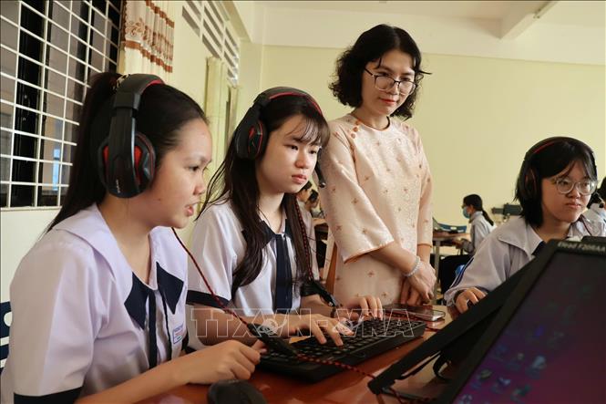 Nghị quyết số 71-NQ/TW, ngày 22/8/2025 của Bộ Chính trị về đột phá phát triển giáo dục và đào tạo đặt ra yêu cầu không chỉ tiếp tục “đổi mới căn bản, toàn diện” mà phải tạo đột phá phát triển giáo dục và đào tạo; phải chuyển mạnh sang tổ chức thực hiện và tạo ra kết quả.