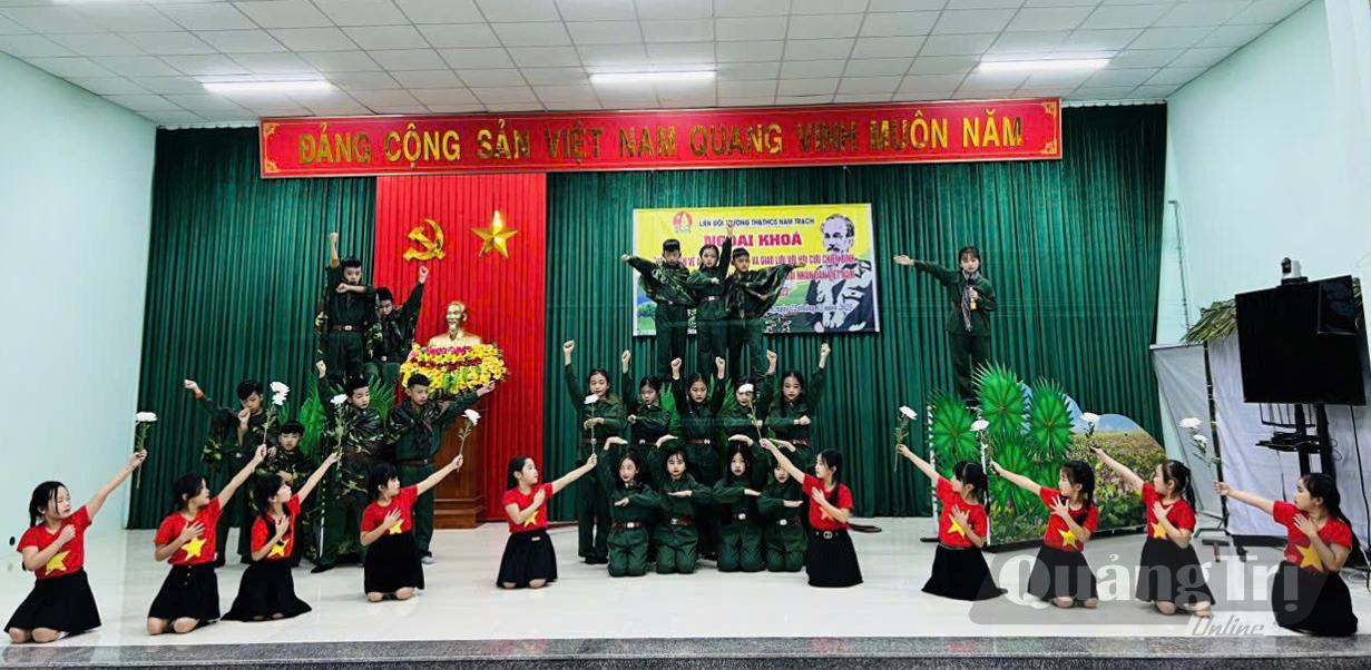 Trường tiểu học và THCS Nam Trạch chú trọng tổ chức các hoạt động ngoại khóa về chủ đề Bác Hồ - Ảnh: PV