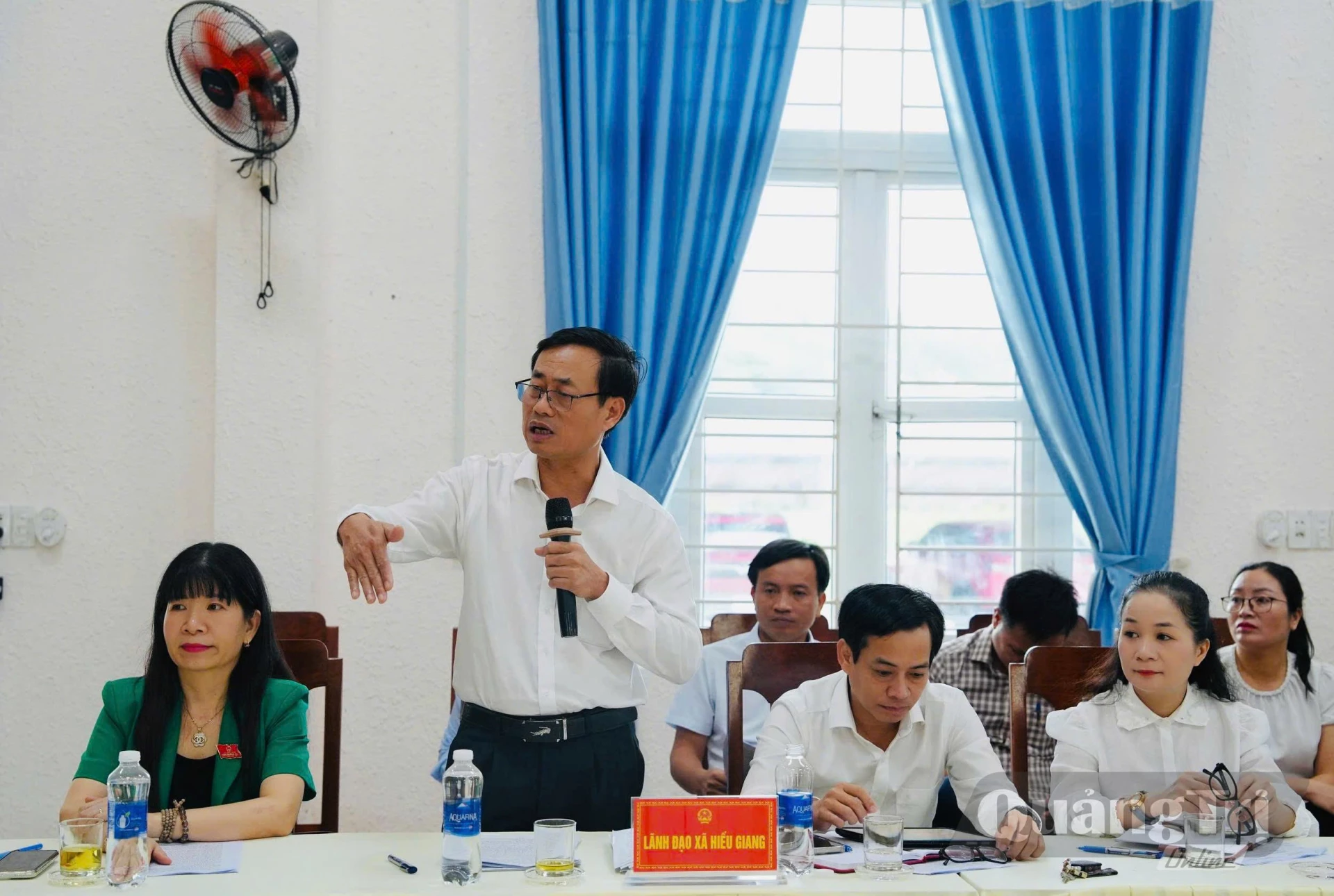 Lãnh đạo UBND xã Hiếu Giang phát biểu, nêu rõ những khó khăn, vướng mắc tại địa phương với Đoàn khảo sát - Ảnh: Mỹ Nhị