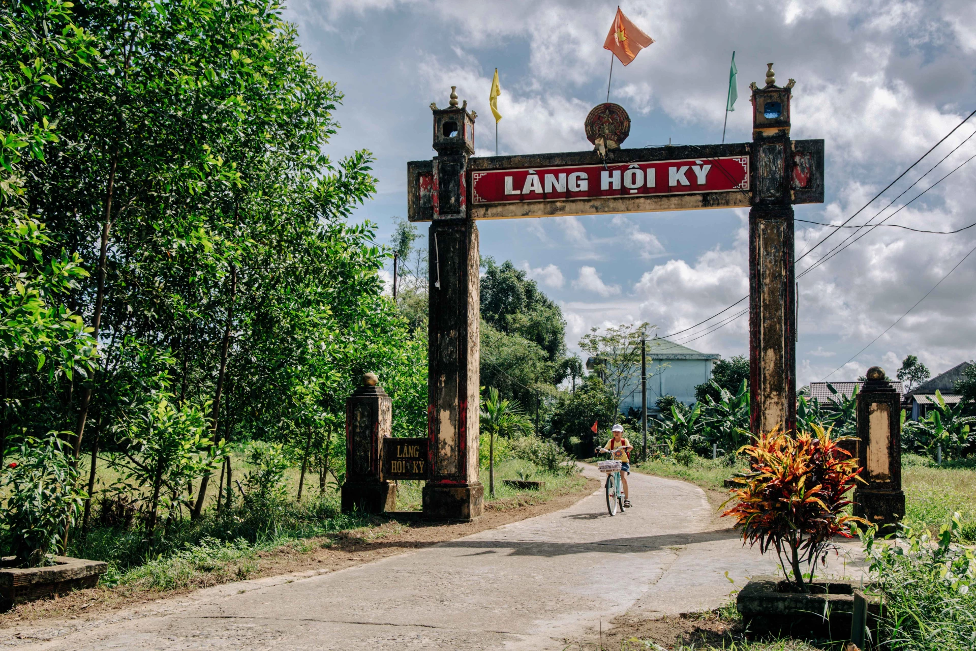 Cổng làng Hội Kỳ    
