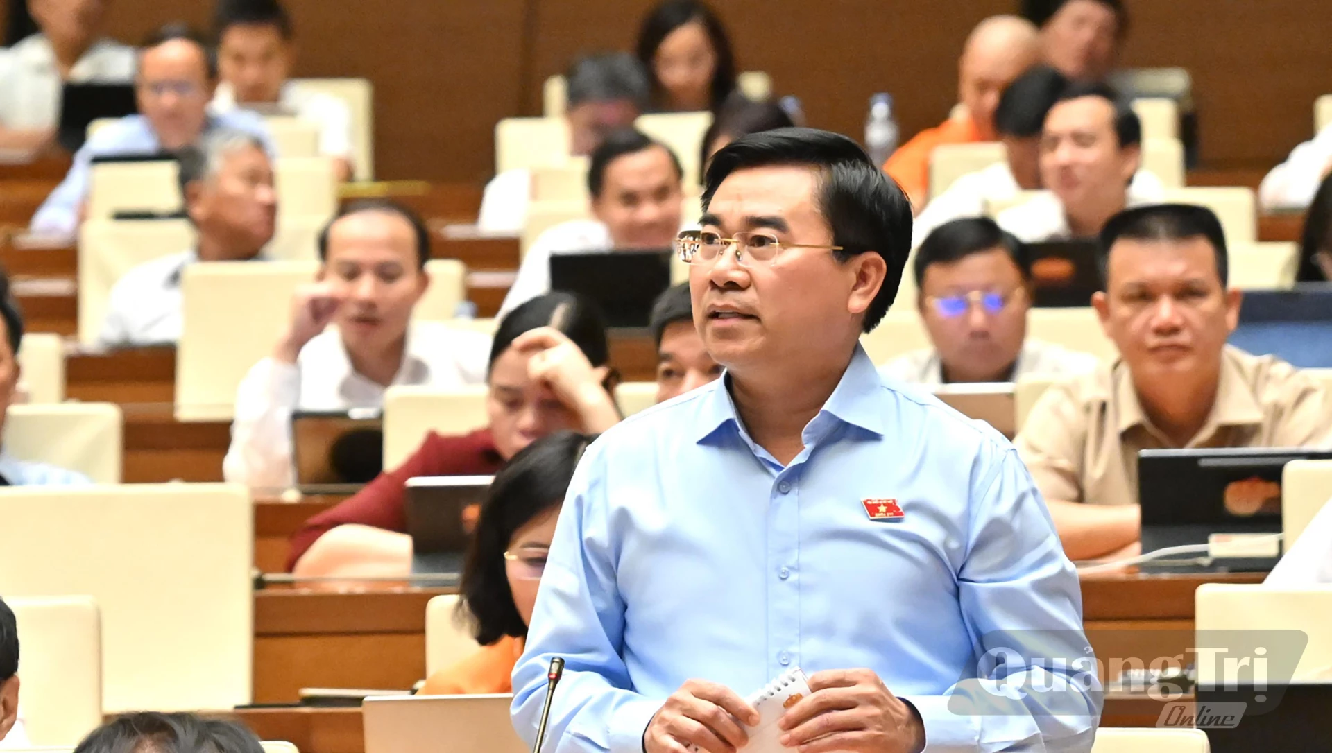 Đồng chí Võ Tiến Nghị, Thiếu tướng, Phó Tư lệnh Bộ đội Biên phòng thảo luận tại tại hội trường - Ảnh: N.M
