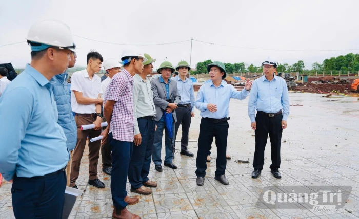 Đồng chí Bí thư Tỉnh ủy kiểm tra tiến độ thi công các công trình trường nội trú liên cấp