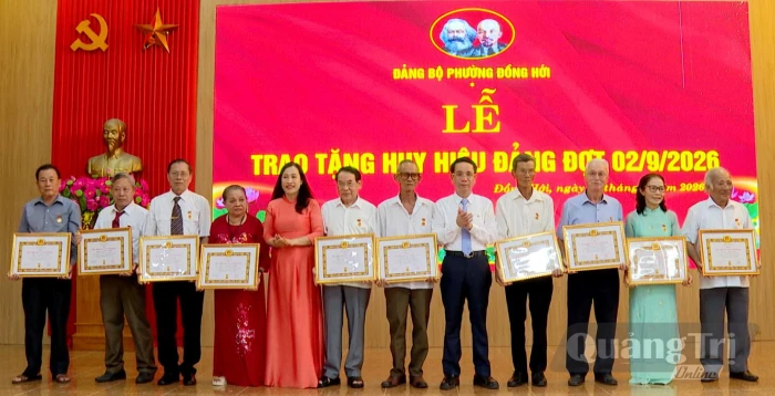 Phường Đồng Hới: Trao tặng Huy hiệu Đảng đợt 2/9 cho 666 đảng viên