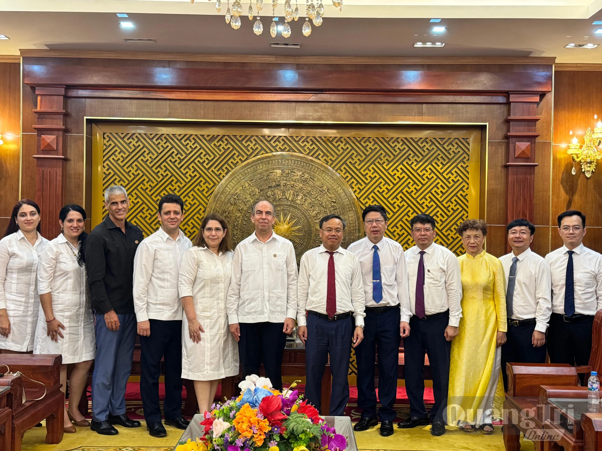 Chuyến thăm Quảng Trị để lại nhiều ấn tượng tốt đẹp với Đoàn công tác Đại sứ quán Cuba tại Việt Nam- Ảnh: Mai Linh