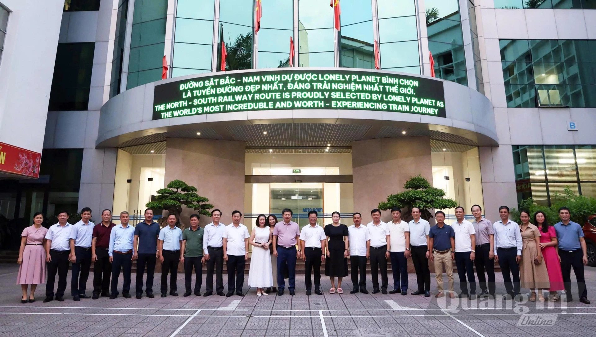 Đồng chí Trần Vũ Khiêm, Phó Bí thư Thường trực Tỉnh ủy, Trưởng đoàn ĐBQH tỉnh điều hành phiên thảo luận - Ảnh: N.M