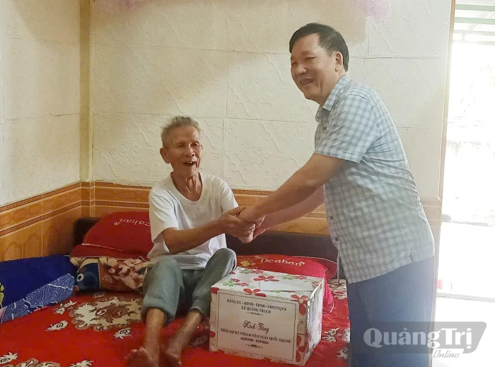Xã Quảng Trạch: Thăm hỏi, động viên người có công, thân nhân liệt sĩ có hoàn cảnh khó khăn