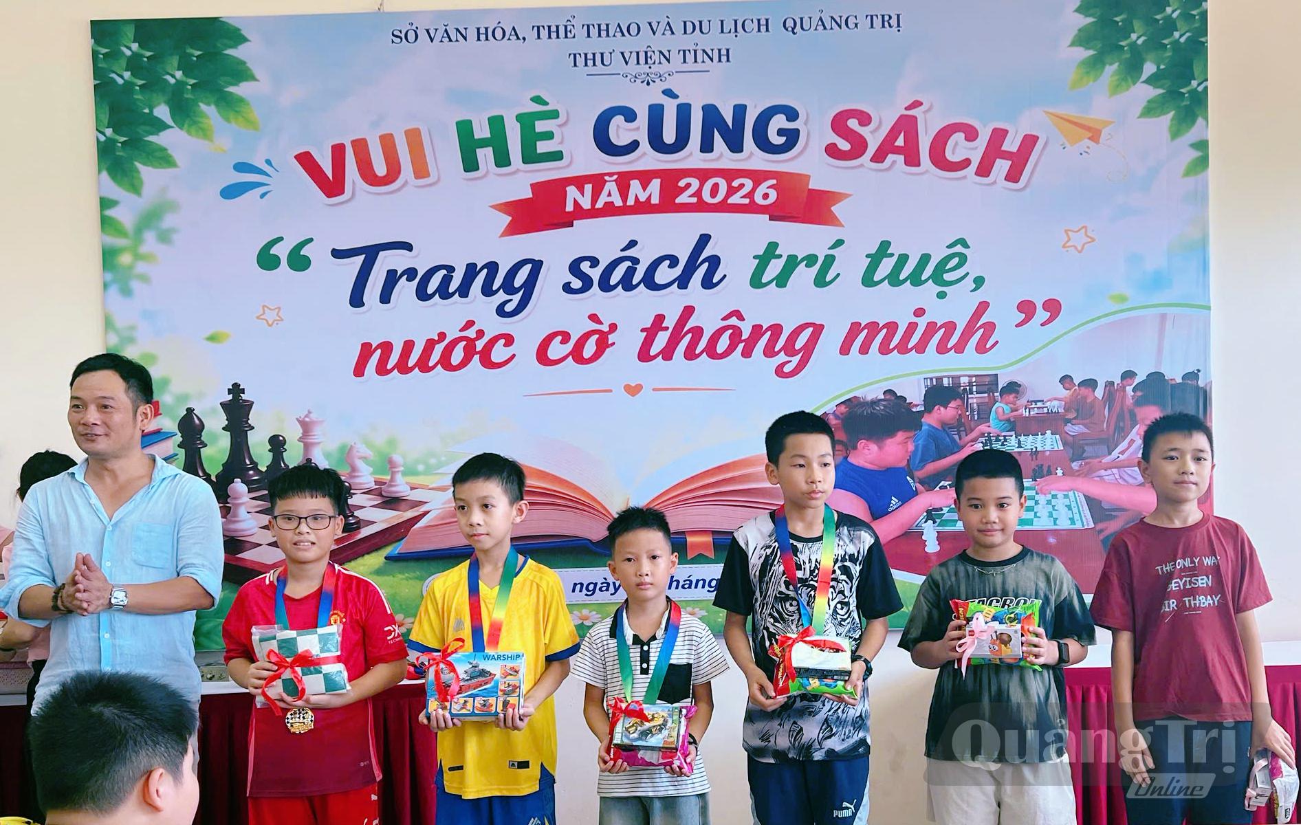 Giải cờ vua là sân chơi ý nghĩa và bổ ích cho các em học sinh trong dịp hè - Ảnh: T.L