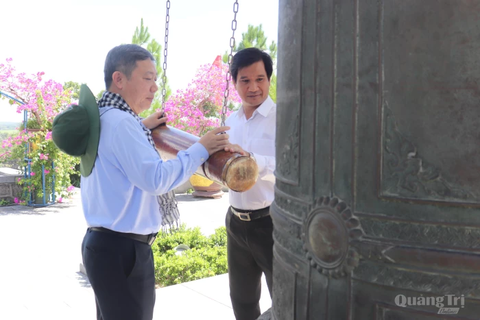 Ban Tuyên giáo và Dân vận Thành ủy TP. Hồ Chí Minh tặng quà các hoàn cảnh khó khăn trên địa bàn tỉnh Quảng Trị