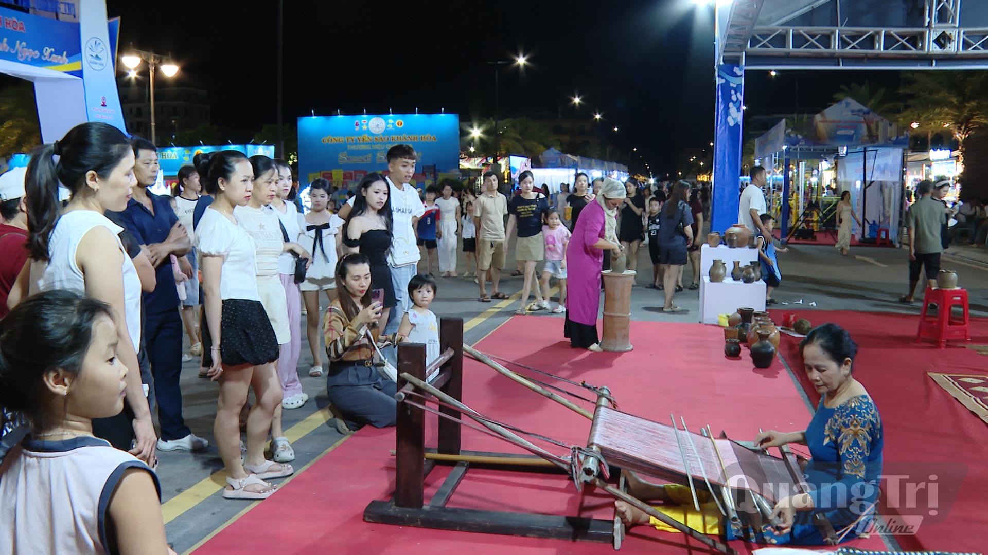 Không gian của các làng nghề thủ công truyền thống - Ảnh: LT