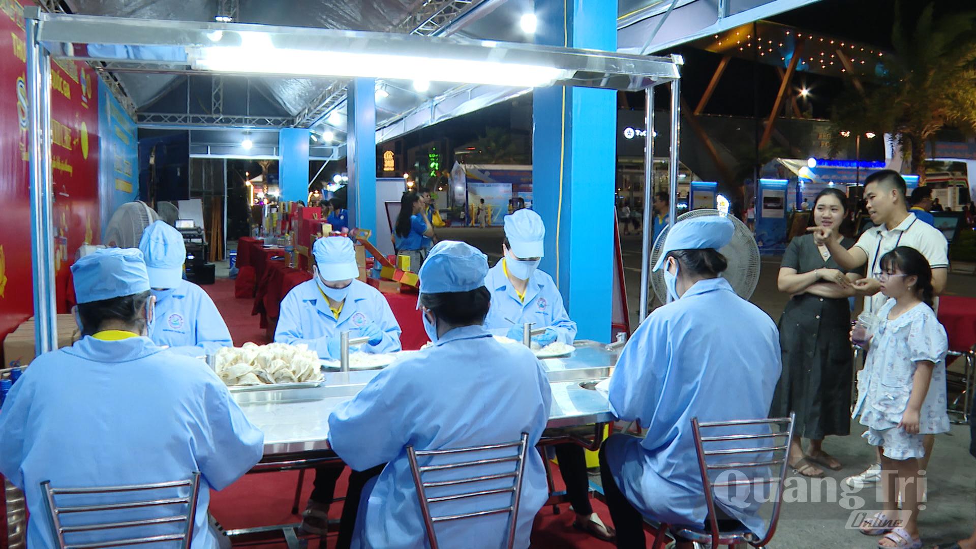 Yến sào Khánh Hòa, một sản phẩm thương hiệu quốc gia, được giới thiệu tại sự kiện - Ảnh: LT