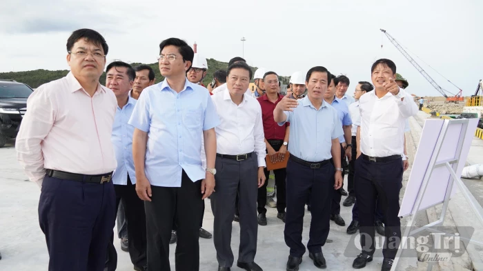 Lãnh đạo tỉnh kiểm tra tình hình thực hiện các dự án tại Khu kinh tế Hòn La